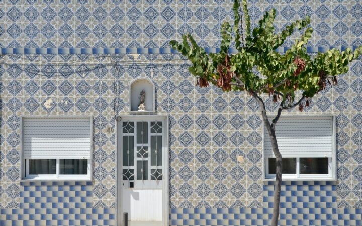 close gray and white door